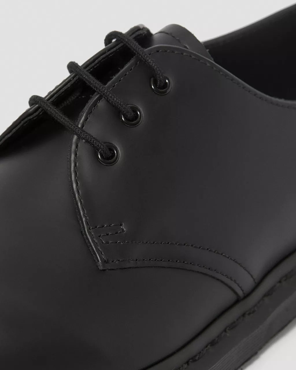 Dr. Martens Unisex 1461 Mono 3-Eye Shoe Smooth Leather Black - Good Condition