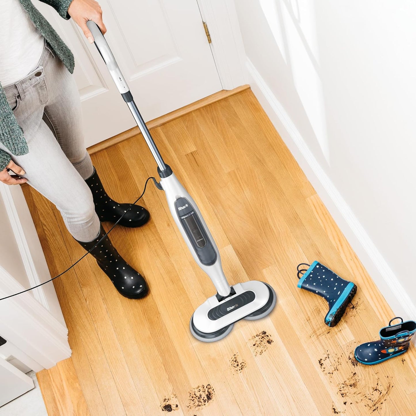 Shark Steam & Scrub Automatic Steam Mop, Hard Floor Cleaner & Steamer - Excellent Condition